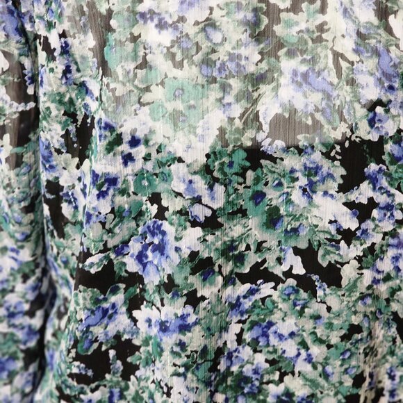 NWT- Flower- Patterned Keyhole Semi-Sheer Shirt with Cami - Picture 5 of 6